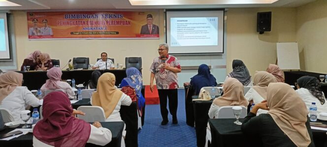 
					Muhidi : Perempuan Menjadi Kekuatan Keluarga dan Kekuatan Pembangunan Daerah