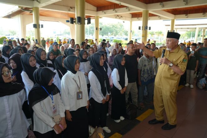 
					Lepas 340 Penerima Beasiswa Sawit, Gubernur Mahyeldi : Jangan Sia-siakan Kesempatan