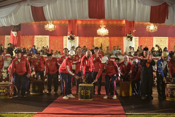 
					Pembukaan secara resmi Pekan Olahraga Provinsi (Porprov) XVI Sumbar Tahun 2026 di Halaman Istana Gubernuran, Jumat (2/10/2026). Ajang olahraga terbesar tingkat provinsi ini kembali digelar setelah delapan tahun vakum, sebelumnya penyelenggaraan terakhir berlangsung di Kabupaten Padang Pariaman pada tahun 2018 lalu.