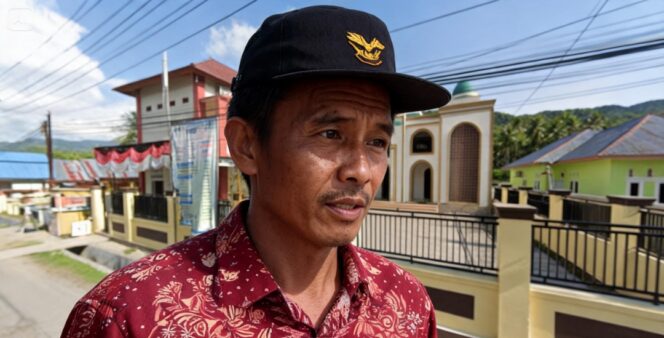 
					Kepala Desa Timbuolo, Nasir Hasan, S.IP.

preview=