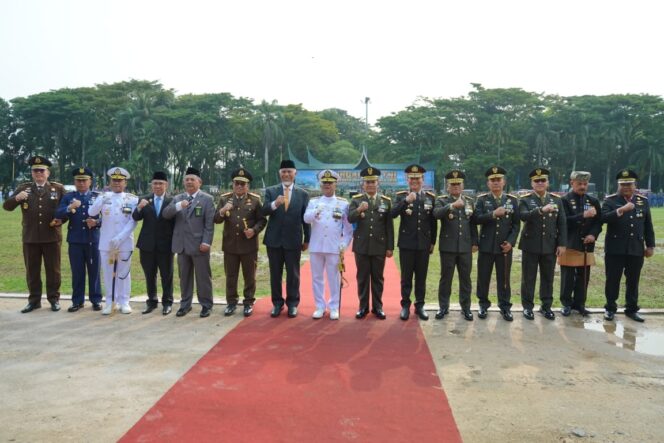 
					Gubernur Mahyeldi Puji Kinerja TNI yang Selalu Hadir di Tengah Masyarakat Saat Dibutuhkan