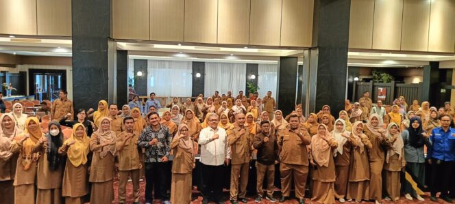 
					Muhidi Dorong Guru PPPK Jadi Penggerak Generasi Unggul Menuju Indonesia Emas 2045