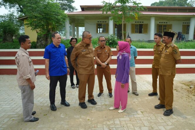 
					Sekretaris Daerah Provinsi Sumatera Barat Arry Yuswandi, saat meninjau lokasi NCH Pangian, Selasa (20/10/2026).