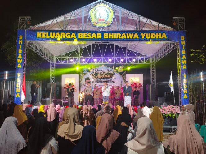 
					Ratusan Jamaah Padati Pengajian Akbar Hari Santri Nasional Bersama IPP Bhirawa Yudha