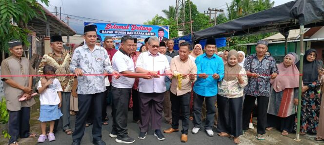 
					Warga Limau Manis Selatan Bersyukur, Jalan Kini Mulus Berkat Perjuangan Ketua DPRD Sumbar Muhidi